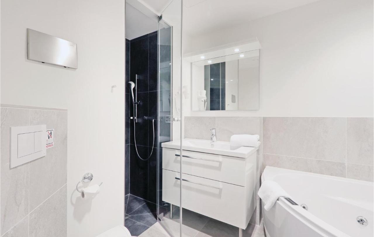 3 Bedroom Stunning Apartment In Luebeck Travemuende Exterior photo